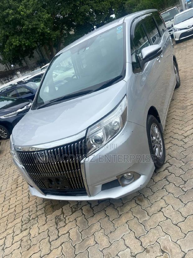 Toyota Esquire 2.0 FWD - 7-Seater, Silver, Family-Friendly Car