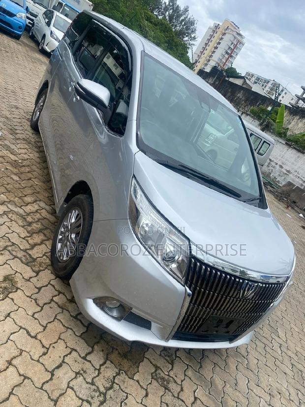 Toyota Esquire 2.0 FWD - 7-Seater, Silver, Family-Friendly Car