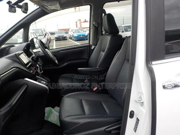 2017 Toyota Esquire 1.8 FWD Hybrid - Off White 7-Seater for Sale