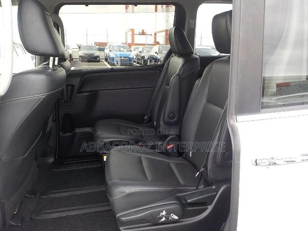 2017 Toyota Esquire 1.8 FWD Hybrid - Off White 7-Seater for Sale