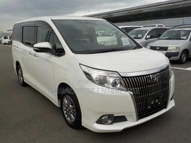 2017 Toyota Esquire 1.8 FWD Hybrid - Off White 7-Seater for Sale