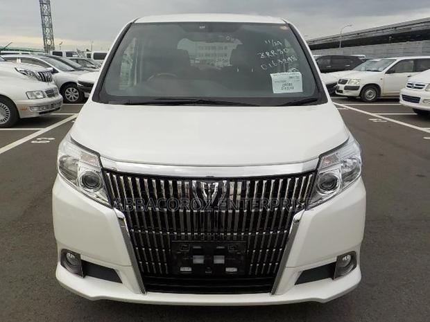 2017 Toyota Esquire 1.8 FWD Hybrid - Off White 7-Seater for Sale