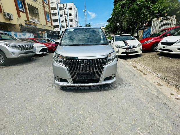 2016 Toyota Esquire 8-Seater Gray 2.0 FWD - Used Car for Sale
