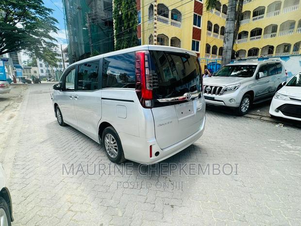 2016 Toyota Esquire 8-Seater Gray 2.0 FWD - Used Car for Sale