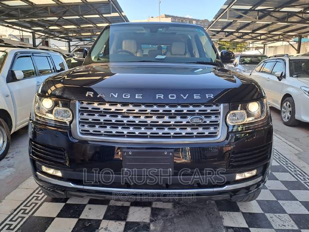 New 2017 Black Range Rover Vogue - SUV for the Luxury Lover