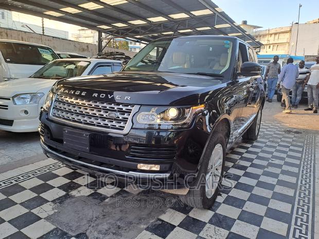 New 2017 Black Range Rover Vogue - SUV for the Luxury Lover