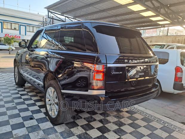 New 2017 Black Range Rover Vogue - SUV for the Luxury Lover
