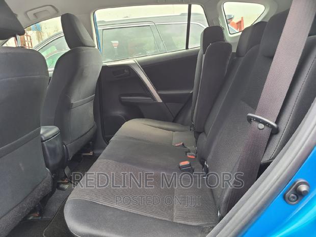 2016 Toyota RAV4 LE AWD: 2.5L 4-Cylinder 6-Speed Automatic, Blue