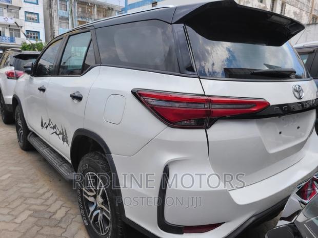 2016 Toyota Fortuner 2.8 D AWD Pearl - Top-of-the-line SUV