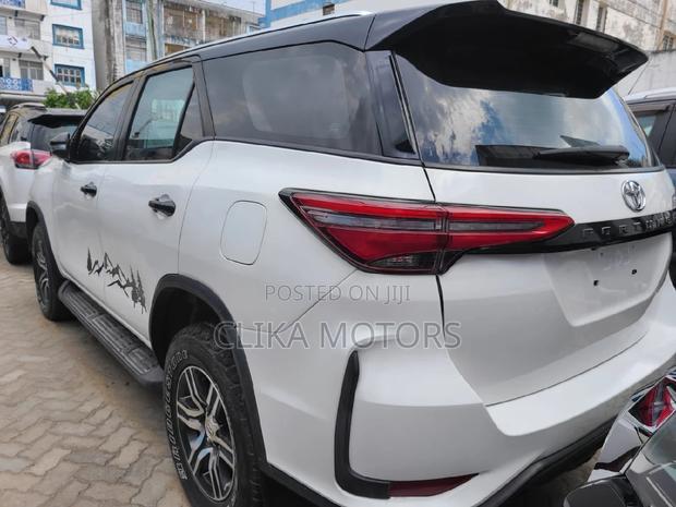 2016 Toyota Fortuner 2.8 D AWD Pearl - Top-of-the-line SUV