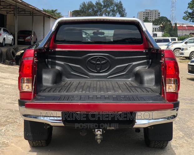 2017 Toyota Hilux Red: Two Stylish Variants for Your Drive