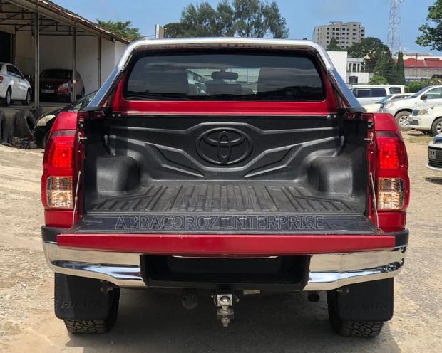 2017 Toyota Hilux Red: Two Stylish Variants for Your Drive