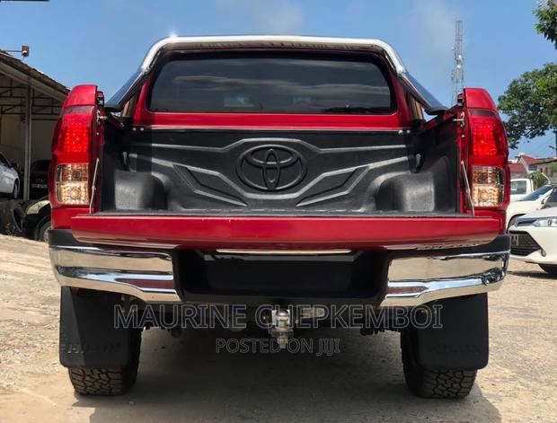 2017 Toyota Hilux Red: Two Stylish Variants for Your Drive