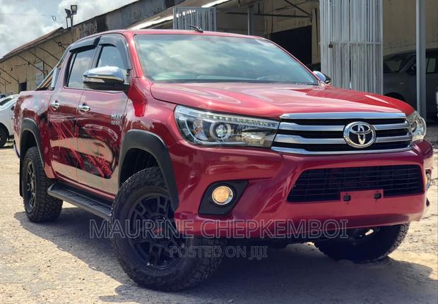 2017 Toyota Hilux Red: Two Stylish Variants for Your Drive