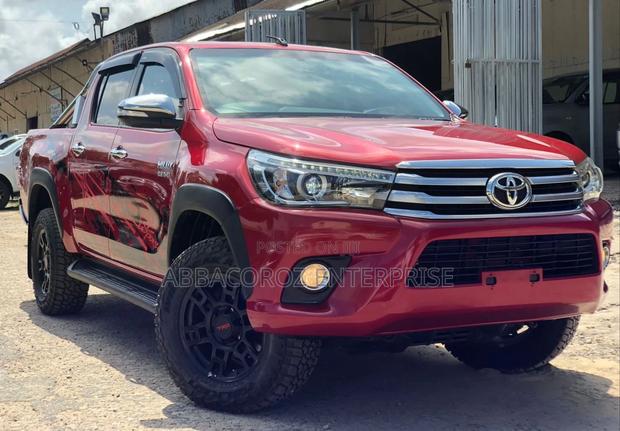 2017 Toyota Hilux Red: Two Stylish Variants for Your Drive