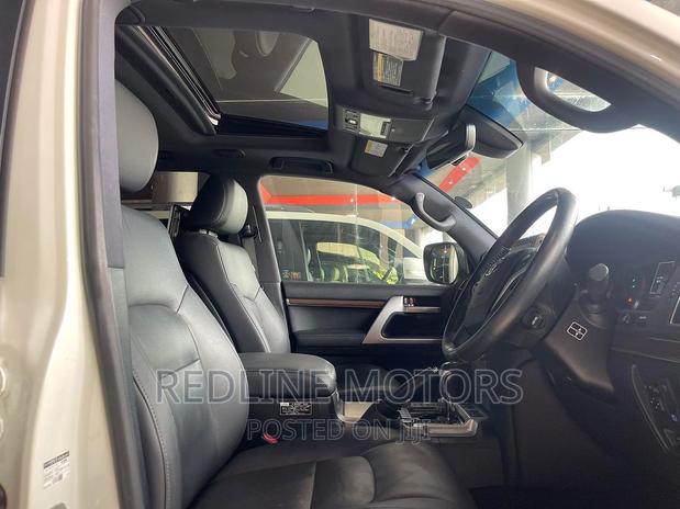 2016 Toyota Land Cruiser ZX 4.6 V8 White: Used SUV with Powerful Engine