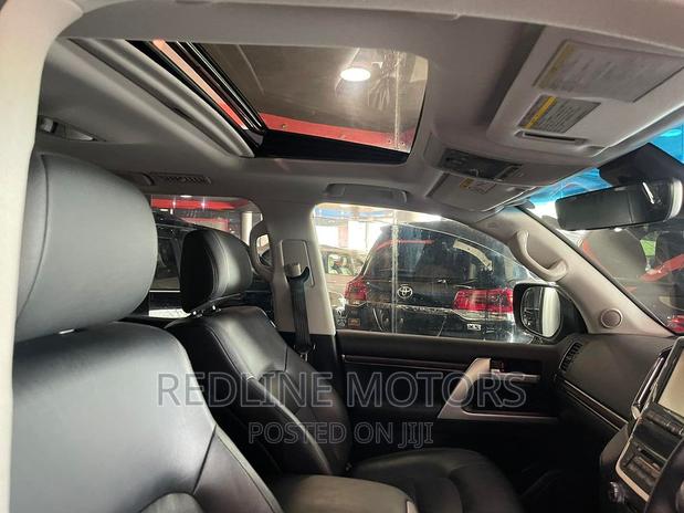 2016 Toyota Land Cruiser 4.6 V8 ZX Black - Elegant, Powerful, and Versatile