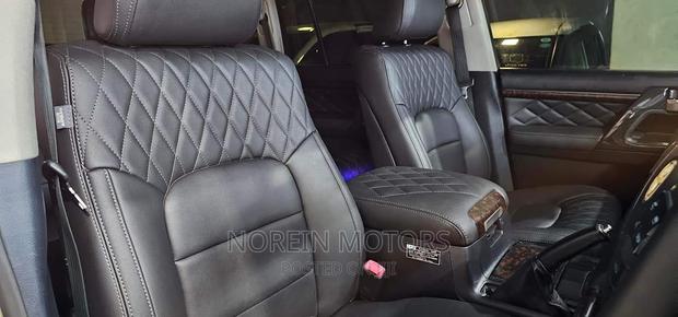 2010 Toyota Land Cruiser Green: Reliable and Stylish SUV