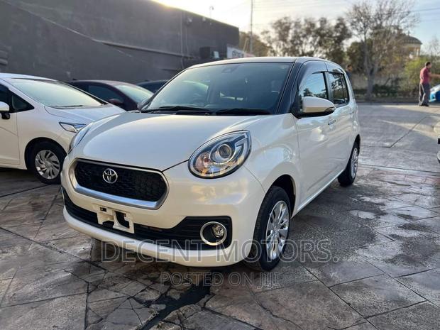1.0L 2017 Toyota Passo FWD White - Compact Car Excellence