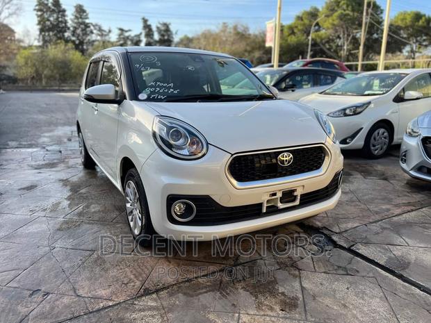 1.0L 2017 Toyota Passo FWD White - Compact Car Excellence
