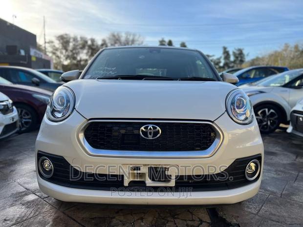 1.0L 2017 Toyota Passo FWD White - Compact Car Excellence