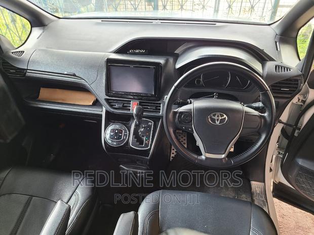 2018 Toyota Esquire 2.0 AWD 7-Seater - Pearl