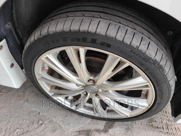 2018 Toyota Esquire 2.0 AWD 7-Seater - Pearl