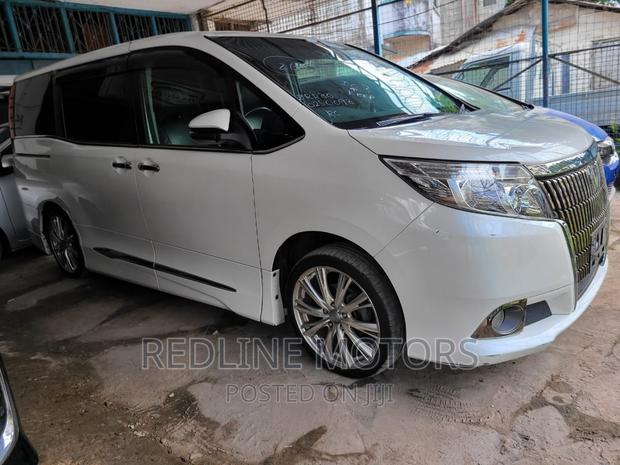 2018 Toyota Esquire 2.0 AWD 7-Seater - Pearl