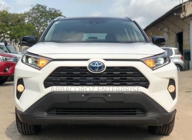 2017 Toyota Fortuner 2.8 D RWD in White - Pre-owned