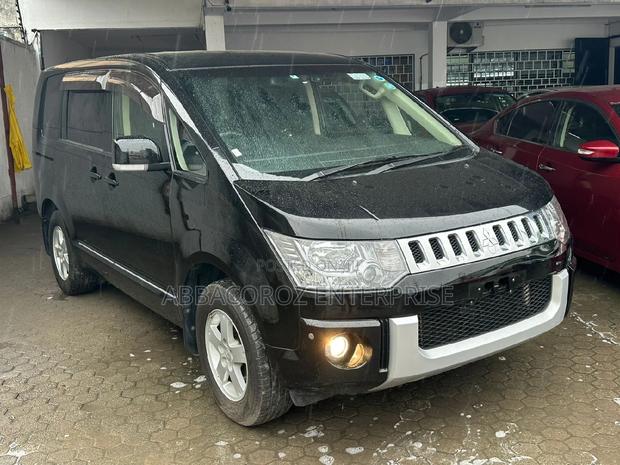 Mitsubishi Delica 2016 Black - Premium Edition
