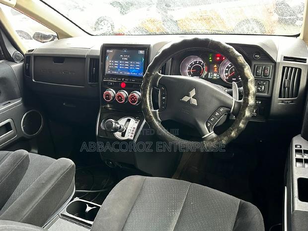 Mitsubishi Delica 2016 Black - Premium Edition