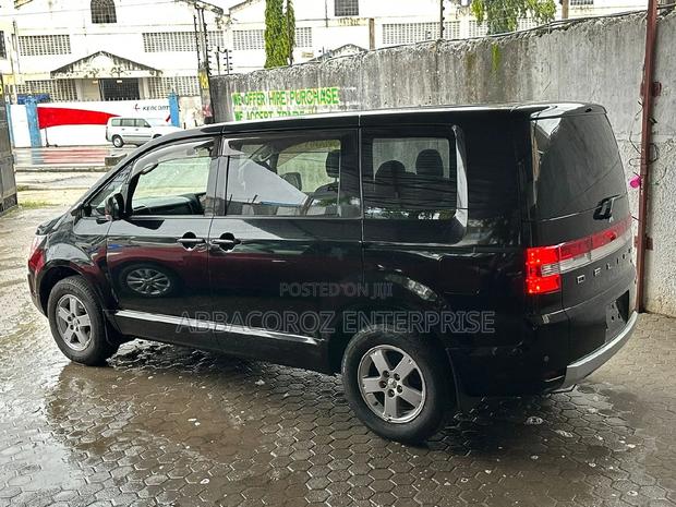 Mitsubishi Delica 2016 Black - Premium Edition