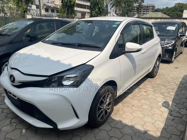 2016 Toyota Vitz Pearl: Sleek, Stylish, and Efficient Compact Car!