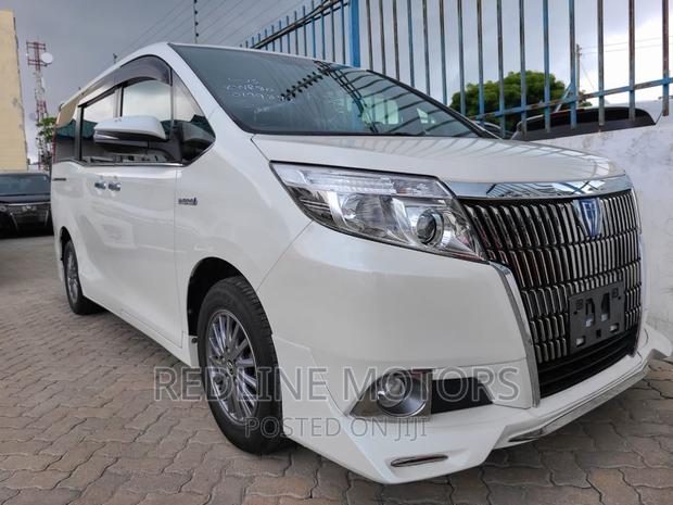 2016 Toyota Esquire Hybrid: Spacious 7-Seater for Fuel-Efficient Travel