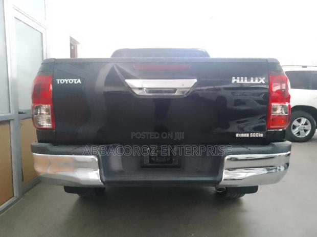 2016 Toyota Hilux Black Out: Dark and Distinctive Pickup