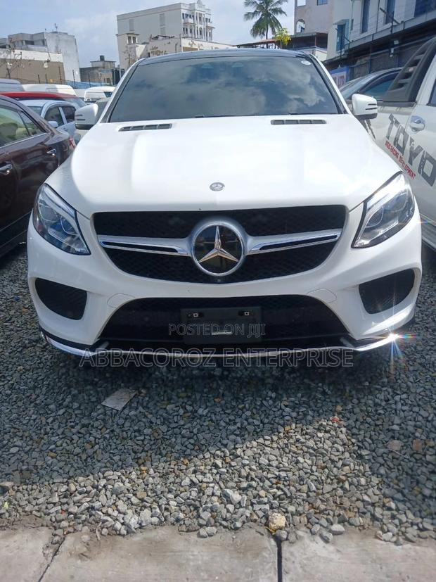 White Mercedes-Benz GLE 350d 4MATIC 2017 - High-End SUV on Offer