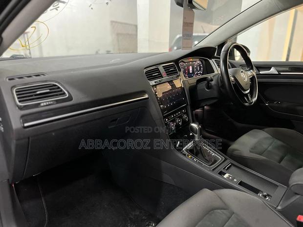 Volkswagen Golf 2017 - Black Edition: Modern and Elegant