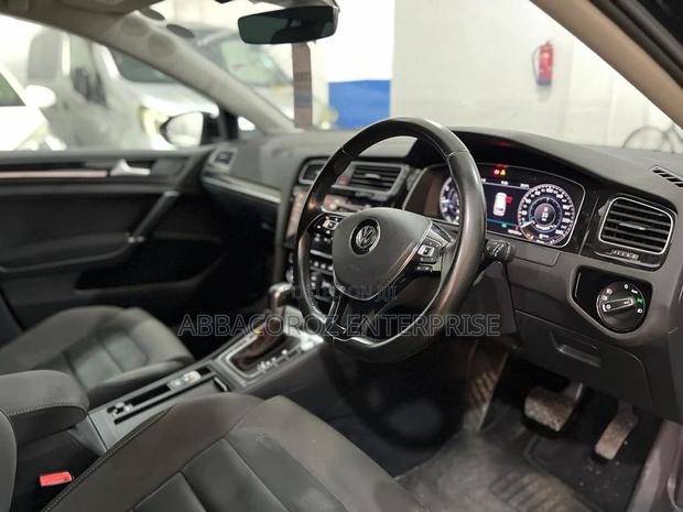 Volkswagen Golf 2017 - Black Edition: Modern and Elegant