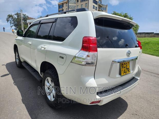 Luxury 2012 Toyota Land Cruiser Prado Pearl: Elevate Your Driving Experience