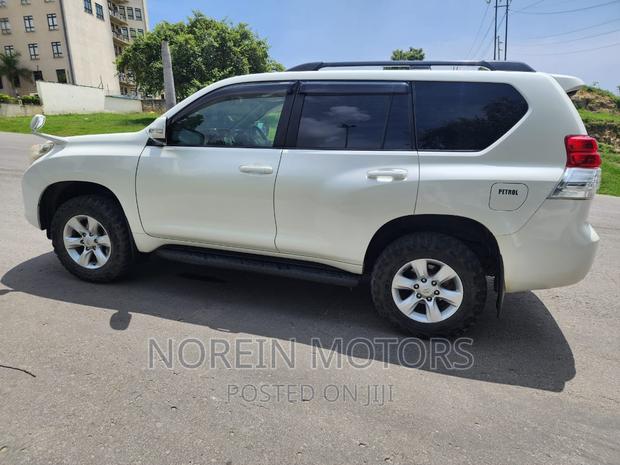 Luxury 2012 Toyota Land Cruiser Prado Pearl: Elevate Your Driving Experience