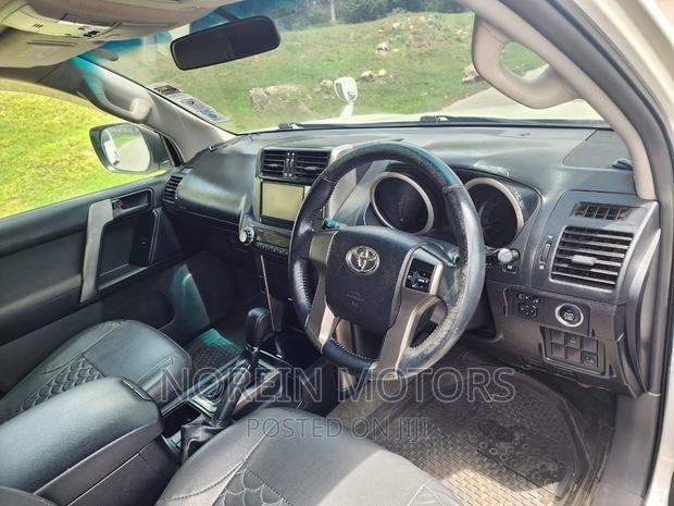 Luxury 2012 Toyota Land Cruiser Prado Pearl: Elevate Your Driving Experience