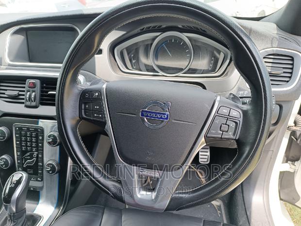 Volvo V40 2016 - White, Used, High-quality, Reasonable Price