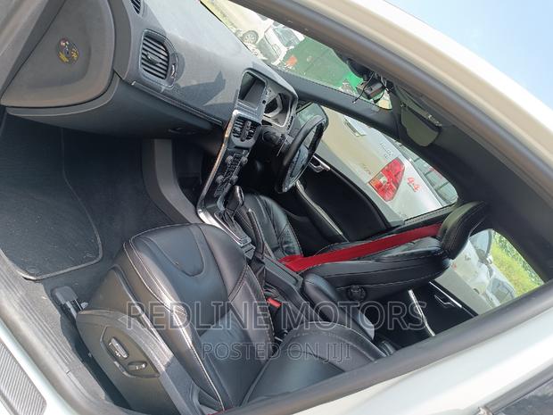 Volvo V40 2016 - White, Used, High-quality, Reasonable Price