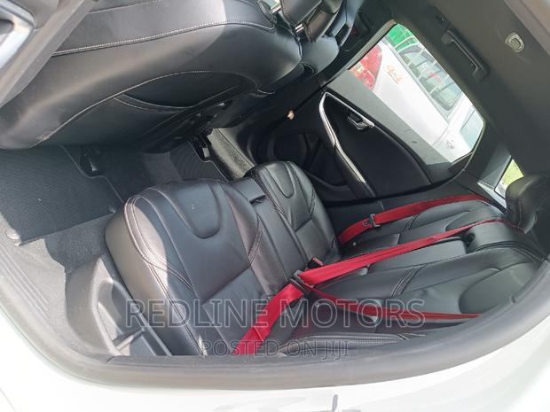 Volvo V40 2016 - White, Used, High-quality, Reasonable Price
