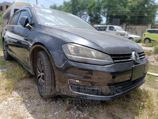 2016 Volkswagen Golf TSI SE: Stylish Black 4-Door