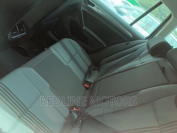 2016 Volkswagen Golf TSI SE: Stylish Black 4-Door