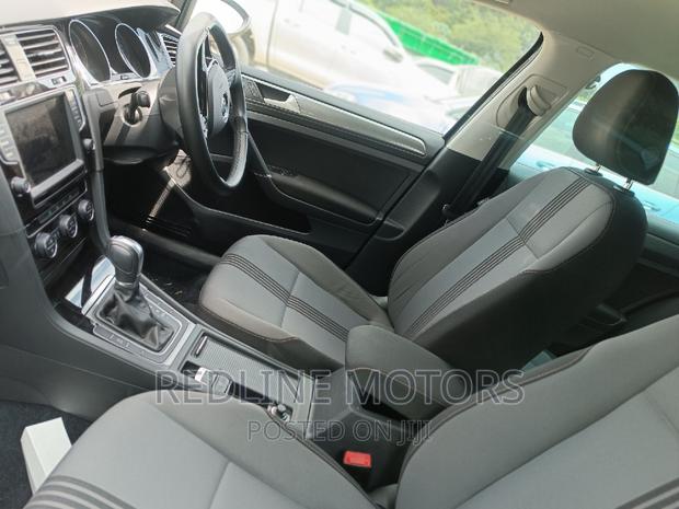 2016 Volkswagen Golf TSI SE: Stylish Black 4-Door