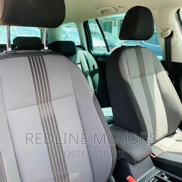 Black Volkswagen Golf TSI S 4-Door FWD 2016 - Efficient & Stylish Ride