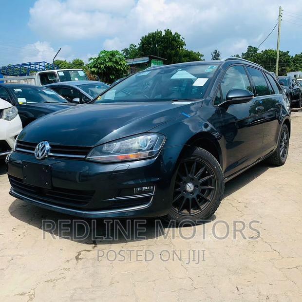 Black Volkswagen Golf TSI S 4-Door FWD 2016 - Efficient & Stylish Ride