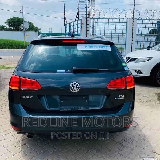 Black Volkswagen Golf TSI S 4-Door FWD 2016 - Efficient & Stylish Ride